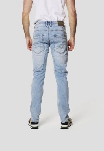 Узкие джинсы