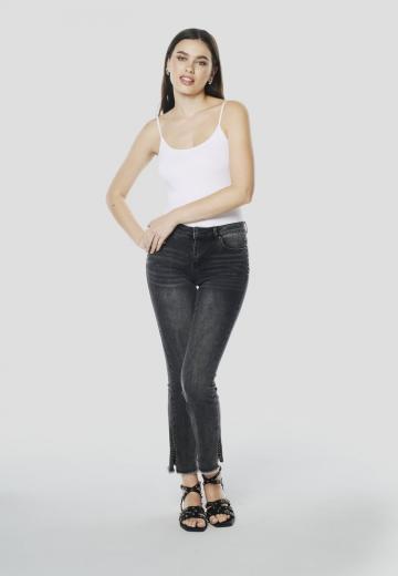 Короткие джинсы