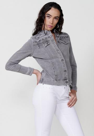 Джинсовая куртка