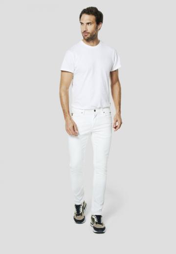 Узкие джинсы