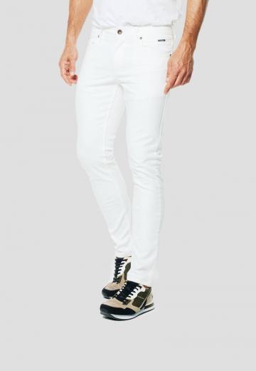 Узкие джинсы