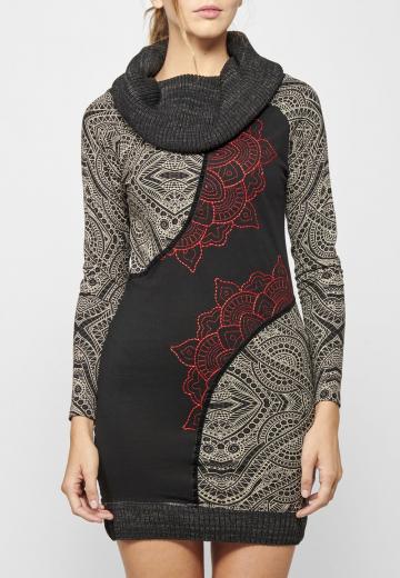 Вязаное платье