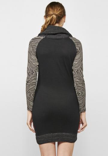 Вязаное платье