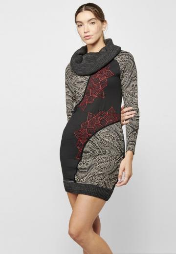 Вязаное платье