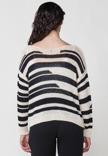 Пуловер в полоску