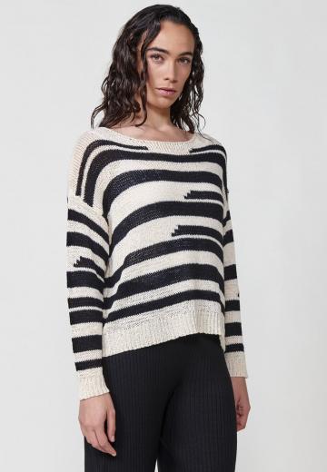 Пуловер в полоску