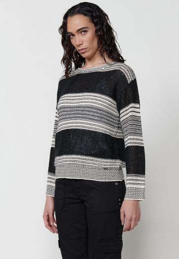 Пуловер в полоску