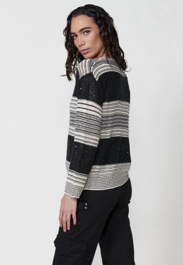 Пуловер в полоску