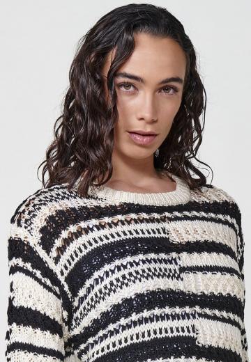 Пуловер в полоску