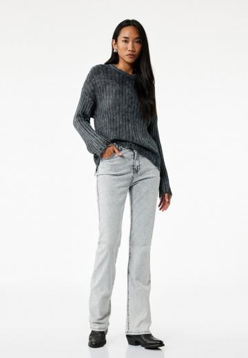 Клешеные джинсы