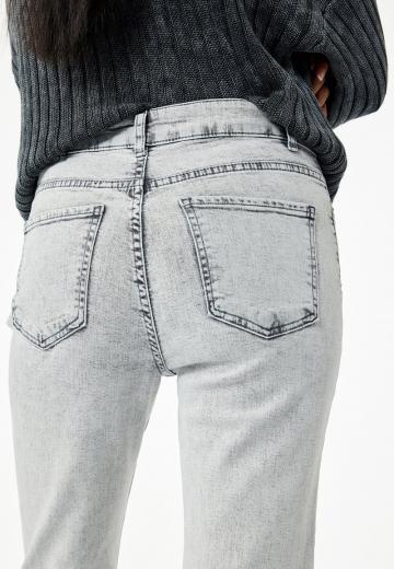 Клешеные джинсы