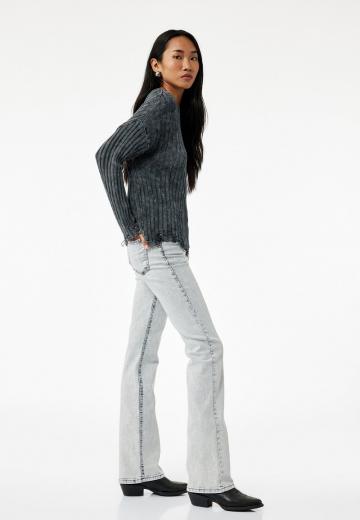 Клешеные джинсы