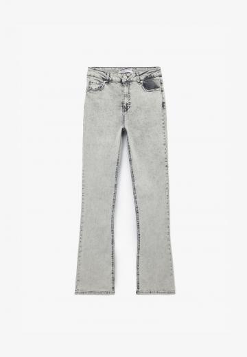 Клешеные джинсы