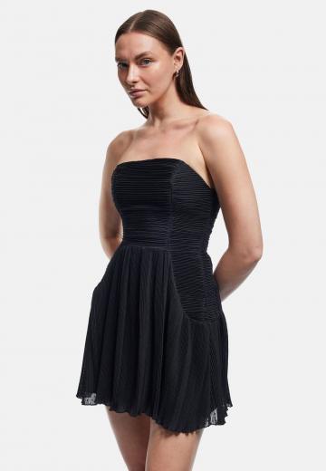 Платье без бретелек