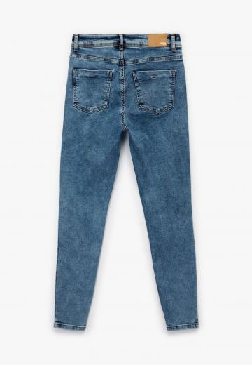 Узкие джинсы