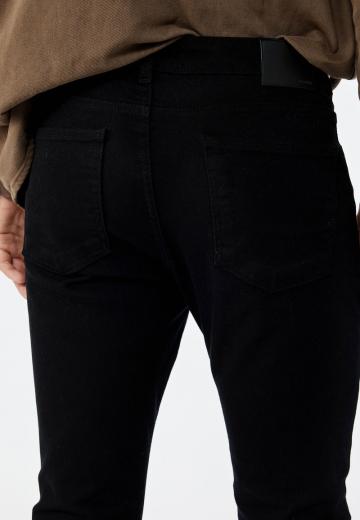 Узкие джинсы