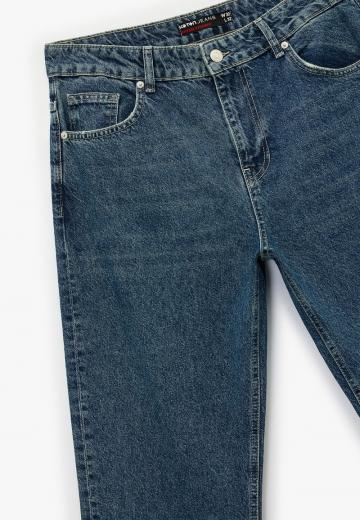 Прямые джинсы