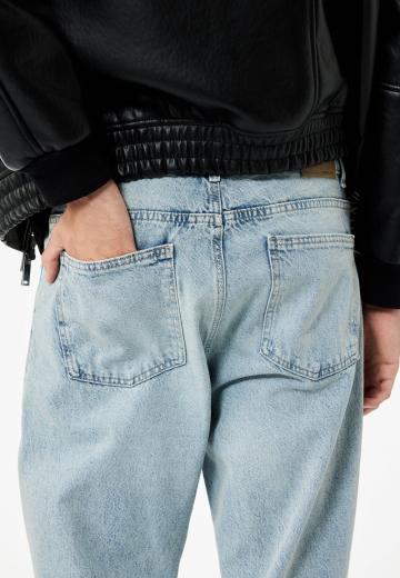 Прямые джинсы