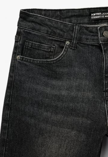 Прямые джинсы