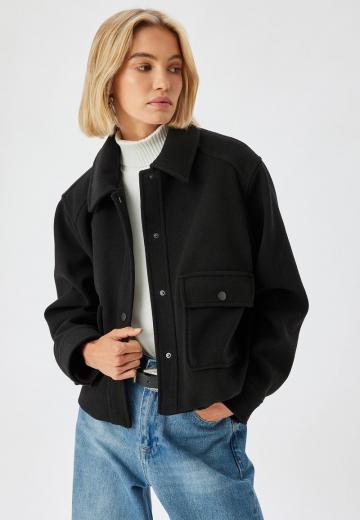 Куртка с накладнымит карманами