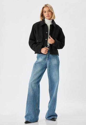 Куртка с накладнымит карманами