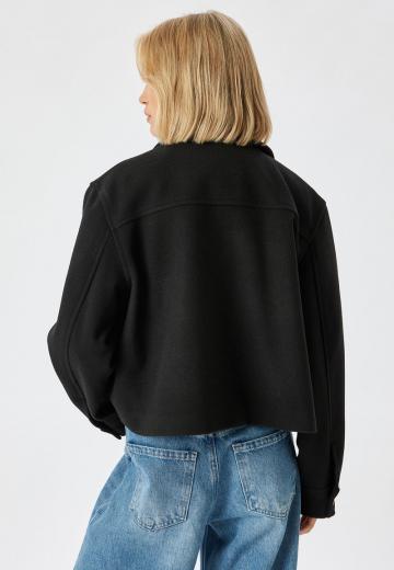 Куртка с накладнымит карманами