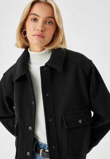 Куртка с накладнымит карманами