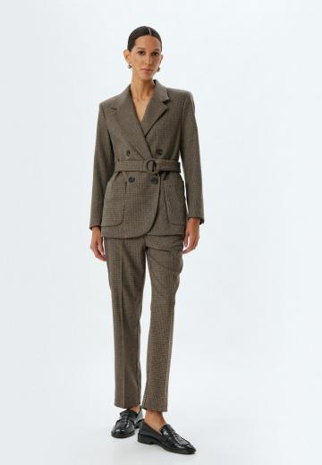 Блейзер с накладными карманами