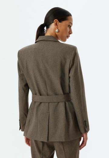 Блейзер с накладными карманами