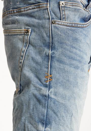 Узкие джинсы