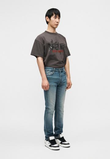 Прямые джинсы