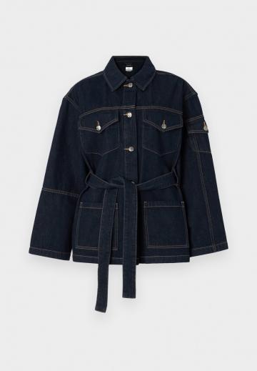 Куртка с накладнымит карманами