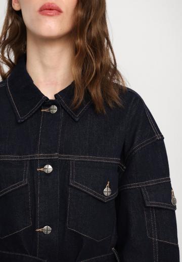 Куртка с накладнымит карманами