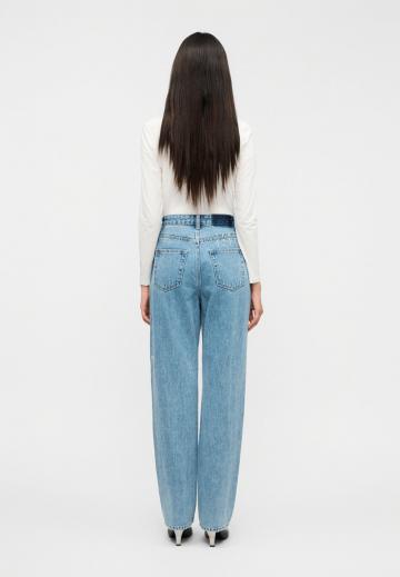 Прямые джинсы