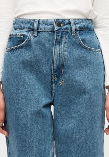 Прямые джинсы