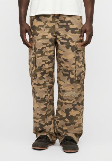 Брюки с накладными карманами