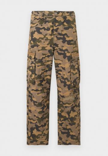 Брюки с накладными карманами