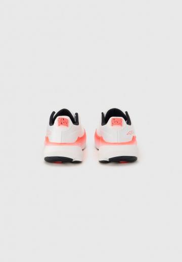 Беговые кроссовки