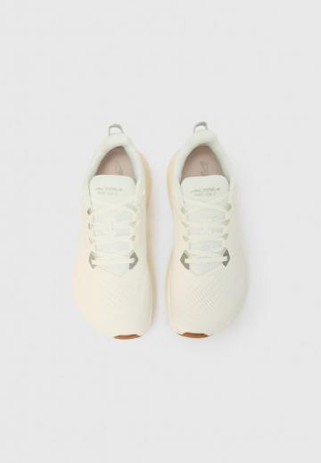 Беговые кроссовки