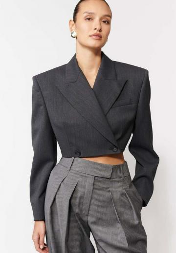 Короткий блейзер