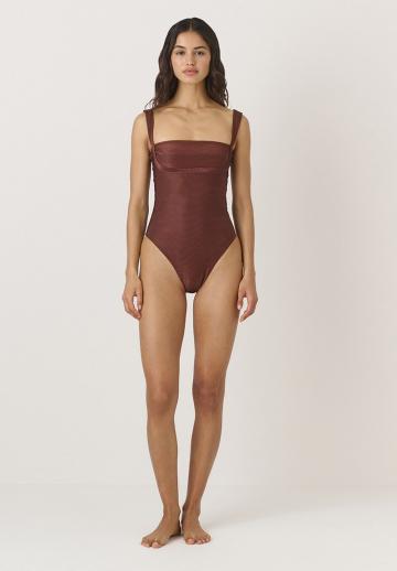 Слитный купальник