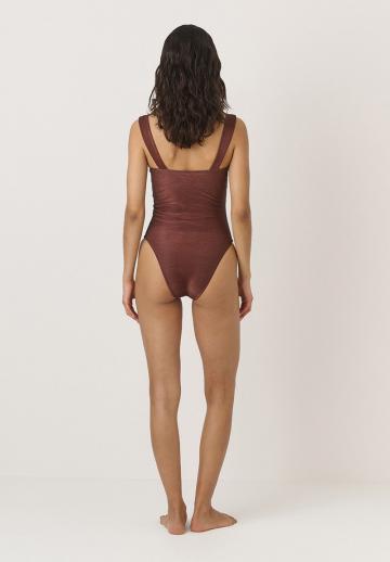 Слитный купальник