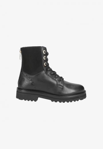 Ботинки на шнуровке