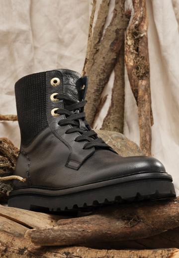 Ботинки на шнуровке