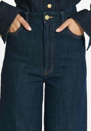 Клешеные джинсы