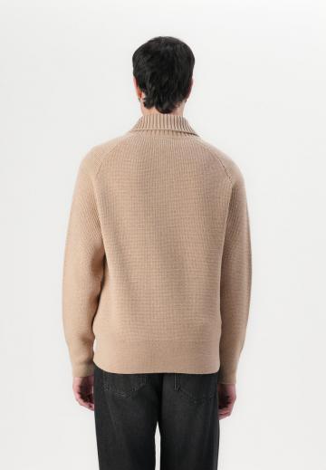 Вязаная кофта