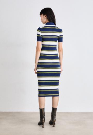 Вязаное платье