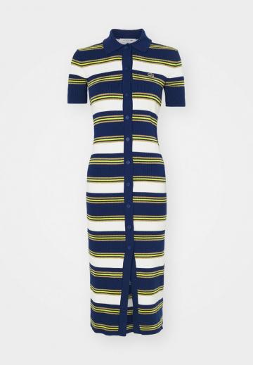 Вязаное платье