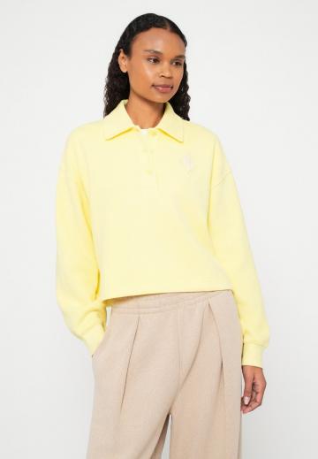 Пуловер с воротником поло