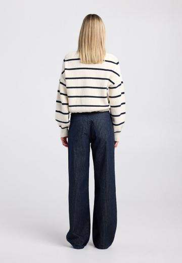 Пуловер в полоску